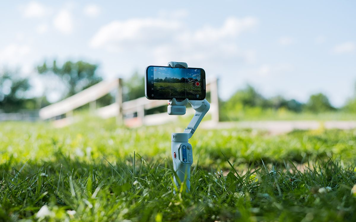 Hohem - AI Tracking Smartphone Gimbal Stabilizer Your Ultimate Companion for Smooth Videos